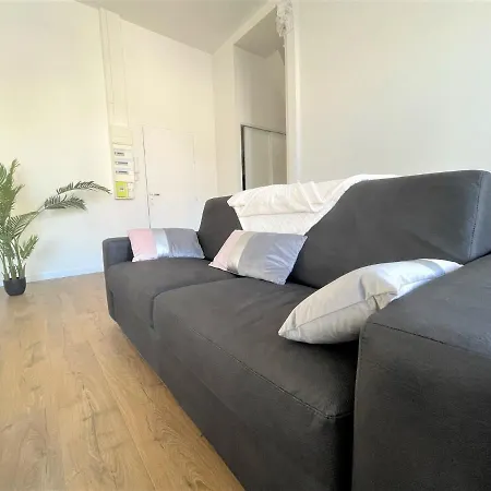 Appartement Aux Clefs Des Sacres - Dans Un Particulier Situe Rue Du Marc - - Hyper Centre Forum Mairie Boulingrin