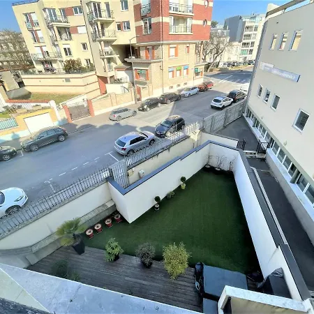 Aux Clefs Des Sacres - Dans Un Particulier Situe Rue Du Marc - - Hyper Centre Forum Mairie Boulingrin *