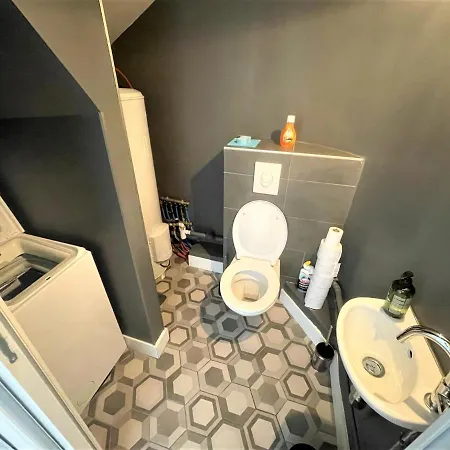 Aux Clefs Des Sacres: Historic In City Center Apartment Reims