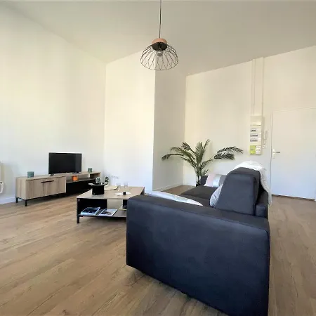 Appartement Aux Clefs Des Sacres - Dans Un Particulier Situe Rue Du Marc - - Hyper Centre Forum Mairie Boulingrin *