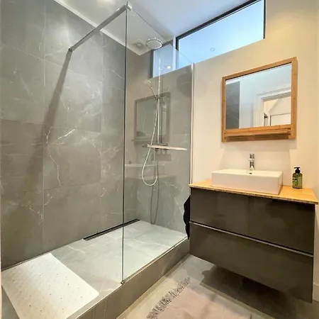 Aux Clefs Des Sacres - Dans Un Particulier Situe Rue Du Marc - - Hyper Centre Forum Mairie Boulingrin * Reims