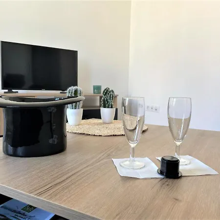 Aux Clefs Des Sacres - Dans Un Particulier Situe Rue Du Marc - - Hyper Centre Forum Mairie Boulingrin Appartement