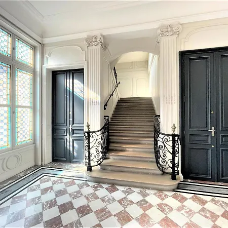 Aux Clefs Des Sacres: Historic In City Center *