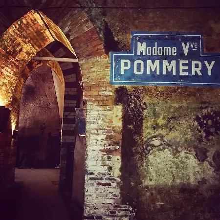 Appartement Aux Clefs Des Sacres - Dans Un Particulier Situe Rue Du Marc - - Hyper Centre Forum Mairie Boulingrin *