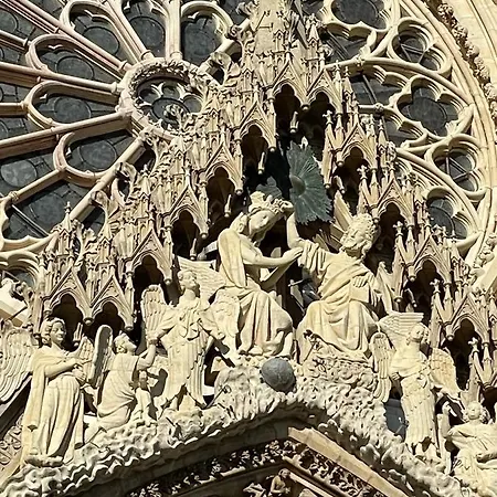 Aux Clefs Des Sacres - Dans Un Particulier Situe Rue Du Marc - - Hyper Centre Forum Mairie Boulingrin * Reims