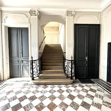 Appartement Aux Clefs Des Sacres - Dans Un Particulier Situe Rue Du Marc - - Hyper Centre Forum Mairie Boulingrin Reims