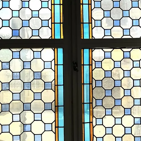 Aux Clefs Des Sacres: Historic In City Center