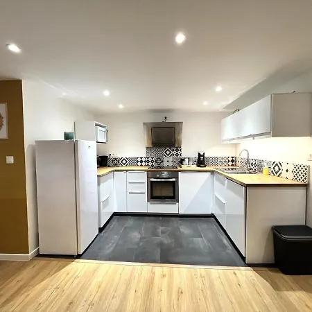 Appartement Aux Clefs Des Sacres - Dans Un Particulier Situe Rue Du Marc - - Hyper Centre Forum Mairie Boulingrin