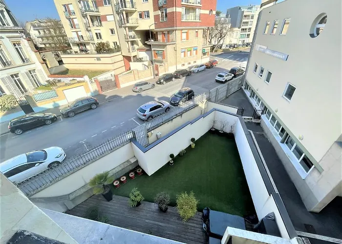 Aux Clefs Des Sacres - Dans Un Particulier Situe Rue Du Marc - - Hyper Centre Forum Mairie Boulingrin *