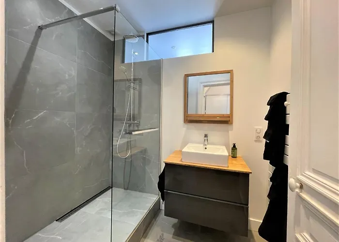 Aux Clefs Des Sacres - Dans Un Particulier Situe Rue Du Marc - - Hyper Centre Forum Mairie Boulingrin * Reims