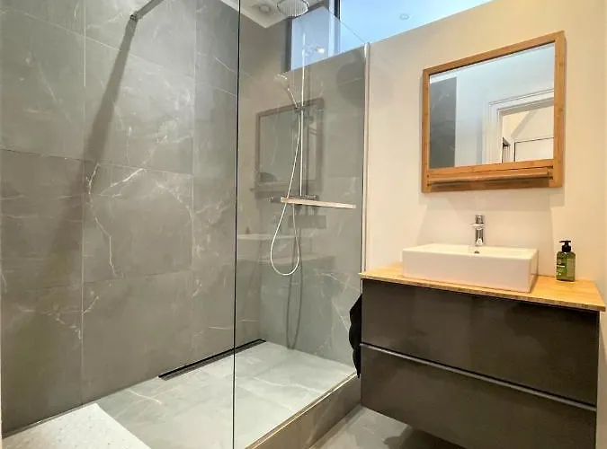 Aux Clefs Des Sacres - Dans Un Particulier Situe Rue Du Marc - - Hyper Centre Forum Mairie Boulingrin * Reims