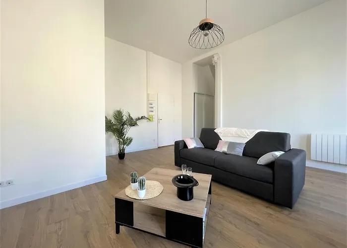 Aux Clefs Des Sacres - Dans Un Particulier Situe Rue Du Marc - - Hyper Centre Forum Mairie Boulingrin