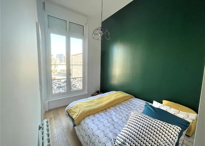 Aux Clefs Des Sacres - Dans Un Particulier Situe Rue Du Marc - - Hyper Centre Forum Mairie Boulingrin * Reims