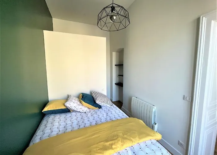 Aux Clefs Des Sacres - Dans Un Particulier Situe Rue Du Marc - - Hyper Centre Forum Mairie Boulingrin Reims