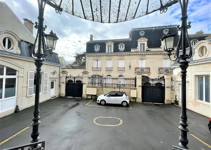 Aux Clefs Des Sacres - Dans Un Particulier Situe Rue Du Marc - - Hyper Centre Forum Mairie Boulingrin Reims