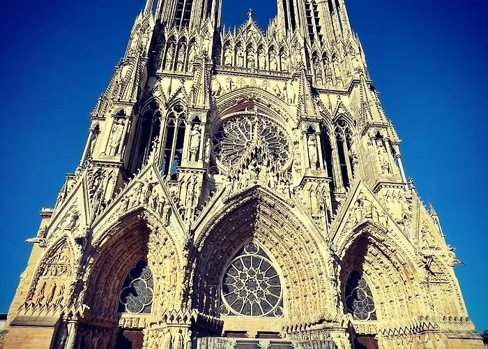 Aux Clefs Des Sacres - Dans Un Particulier Situe Rue Du Marc - - Hyper Centre Forum Mairie Boulingrin * Reims