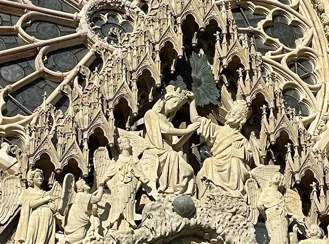 Aux Clefs Des Sacres - Dans Un Particulier Situe Rue Du Marc - - Hyper Centre Forum Mairie Boulingrin * Reims