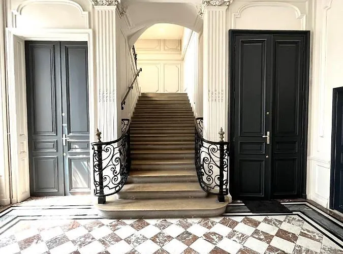 Lägenhet Aux Clefs Des Sacres - Dans Un Particulier Situe Rue Du Marc - - Hyper Centre Forum Mairie Boulingrin Reims