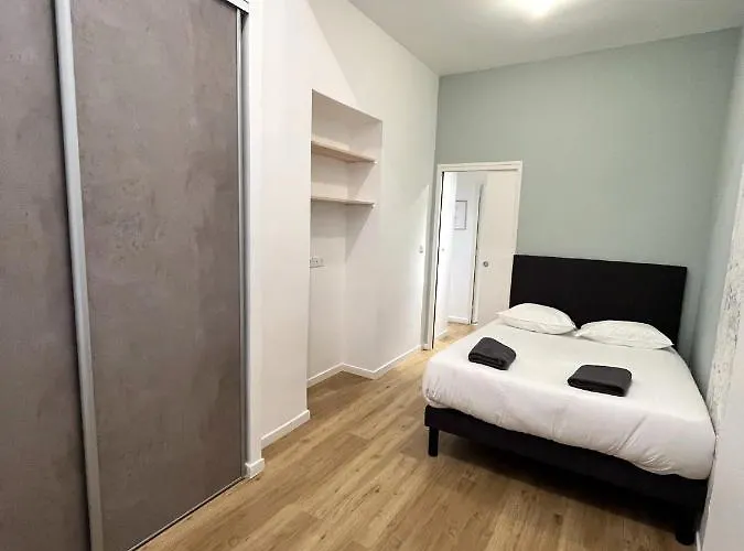 Lägenhet Aux Clefs Des Sacres - Dans Un Particulier Situe Rue Du Marc - - Hyper Centre Forum Mairie Boulingrin Reims