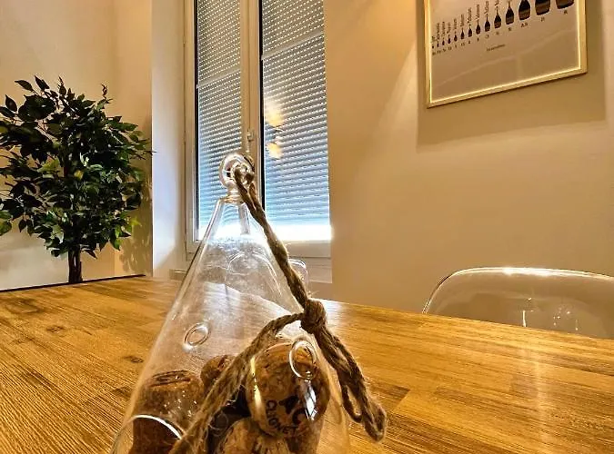 Lägenhet Aux Clefs Des Sacres - Dans Un Particulier Situe Rue Du Marc - - Hyper Centre Forum Mairie Boulingrin Reims